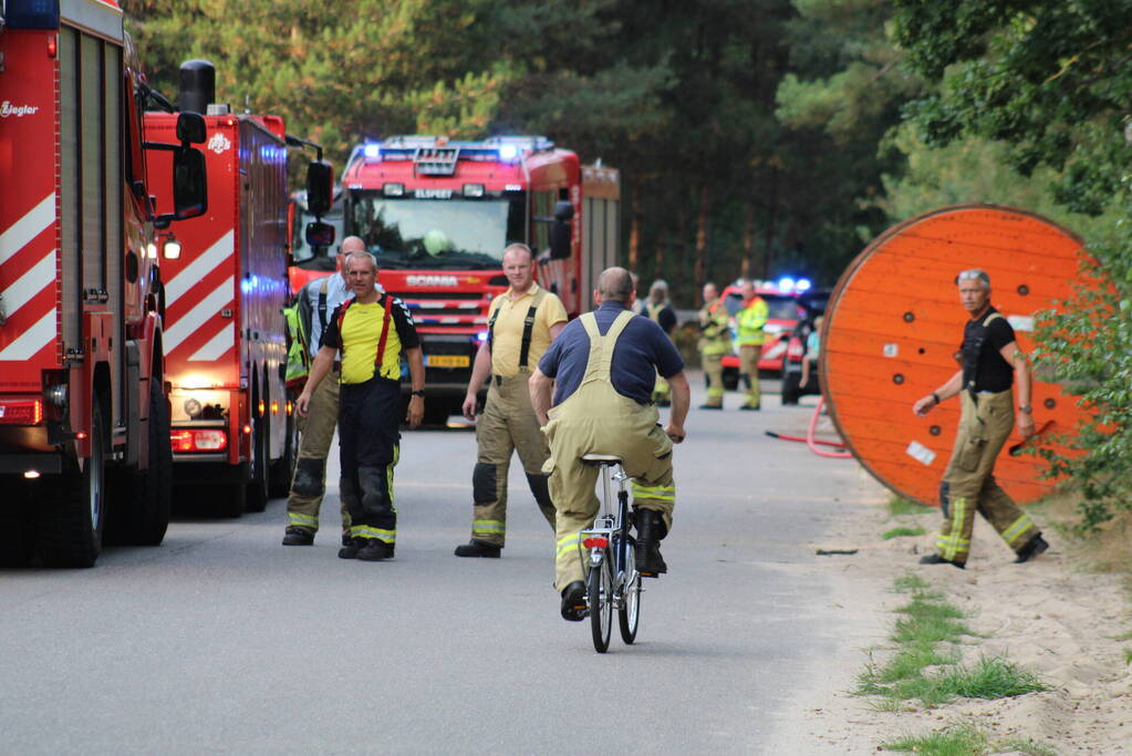 Snelweg afgesloten vanwege grote bermbrand