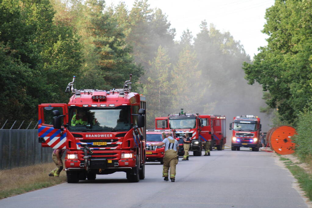 Snelweg afgesloten vanwege grote bermbrand