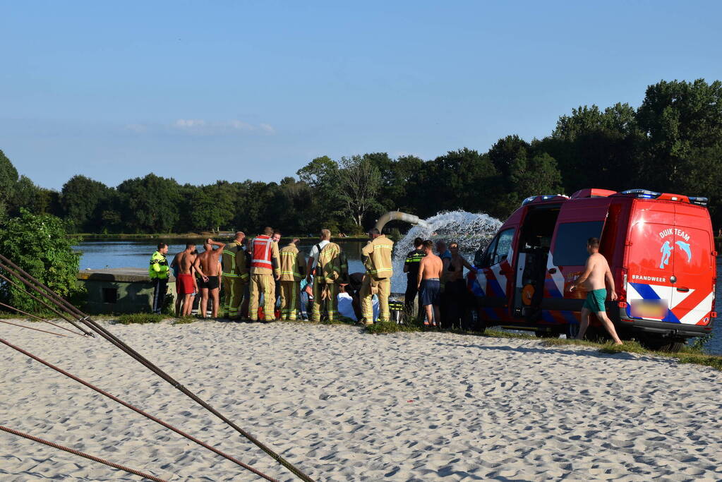 Persoon gewond na te water raken