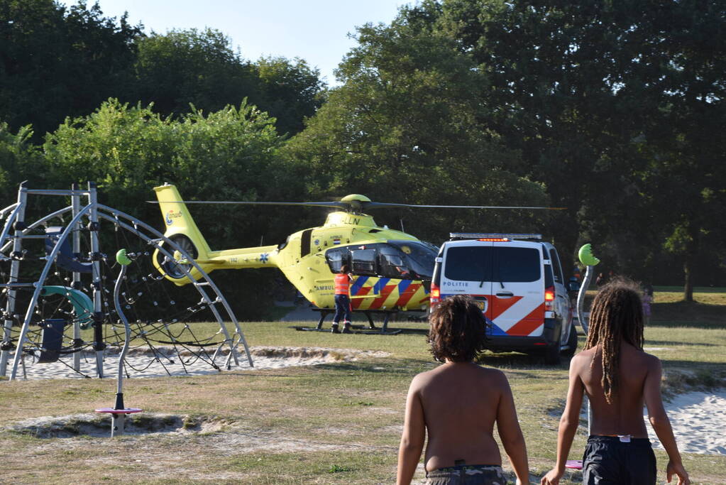 Persoon gewond na te water raken