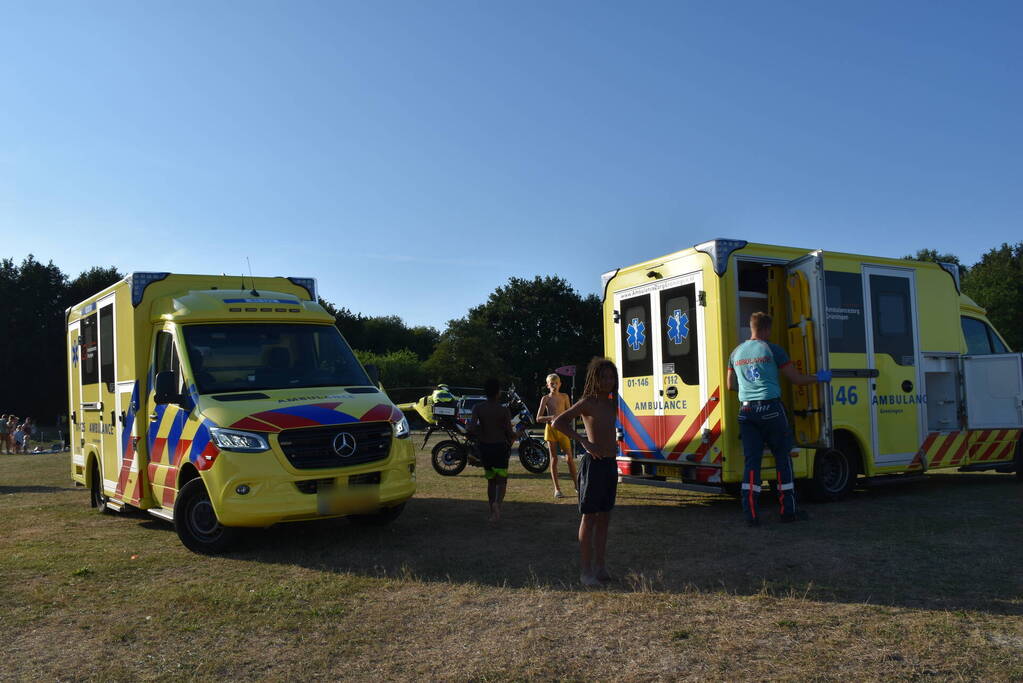 Persoon gewond na te water raken