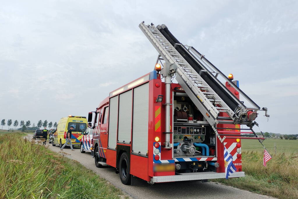 Auto belandt in sloot