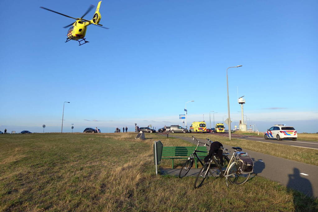 Persoon zwaargewond bij verkeersongeval