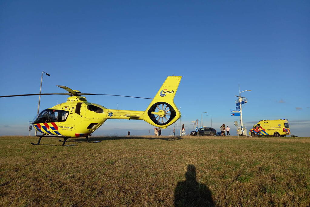 Persoon zwaargewond bij verkeersongeval