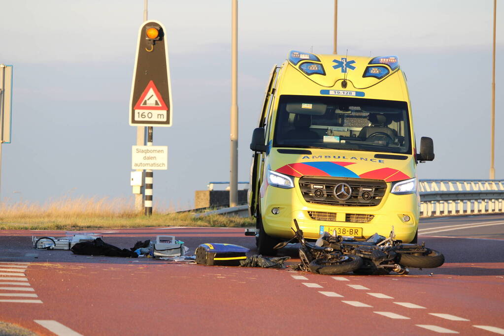 Persoon zwaargewond bij verkeersongeval