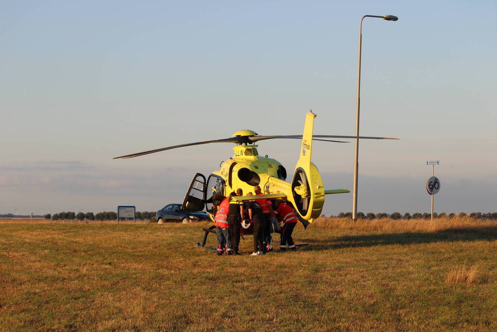 Persoon zwaargewond bij verkeersongeval