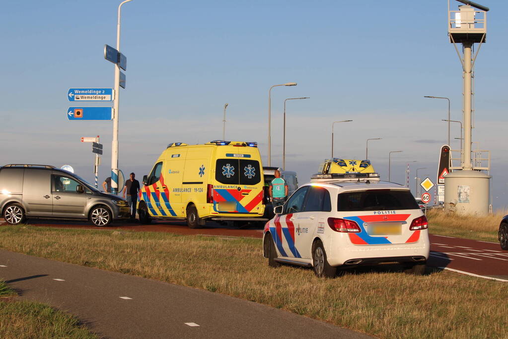 Persoon zwaargewond bij verkeersongeval