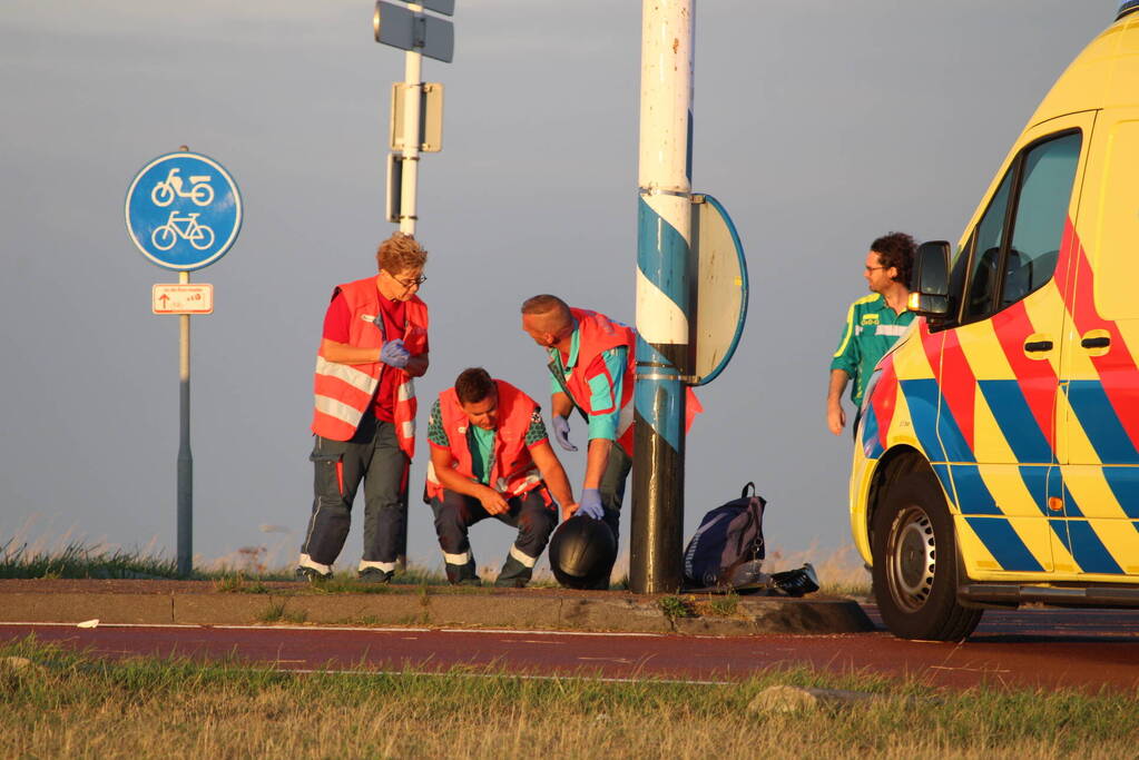 Persoon zwaargewond bij verkeersongeval