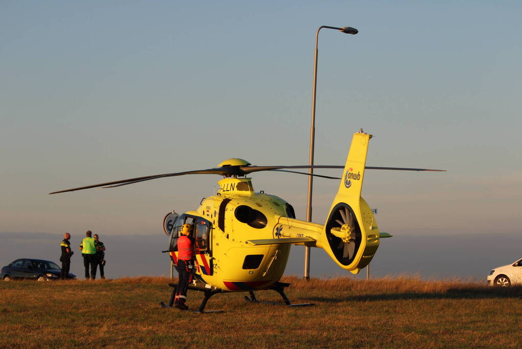 Persoon zwaargewond bij verkeersongeval