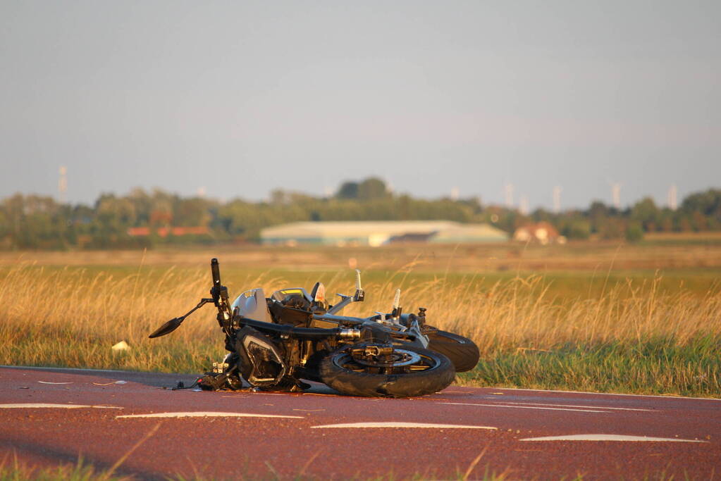 Persoon zwaargewond bij verkeersongeval
