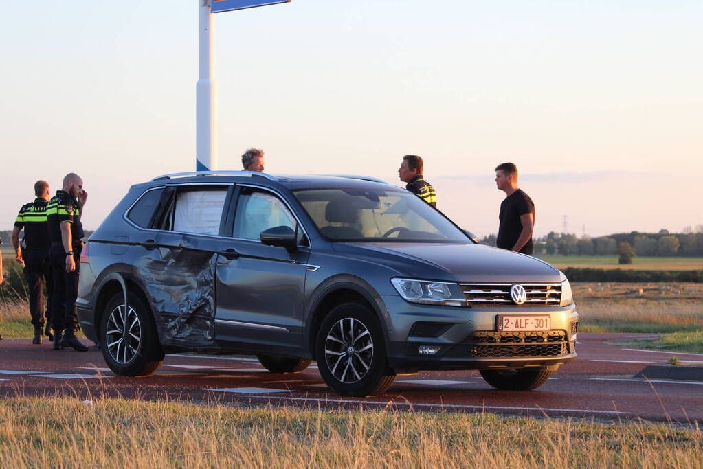 Persoon zwaargewond bij verkeersongeval