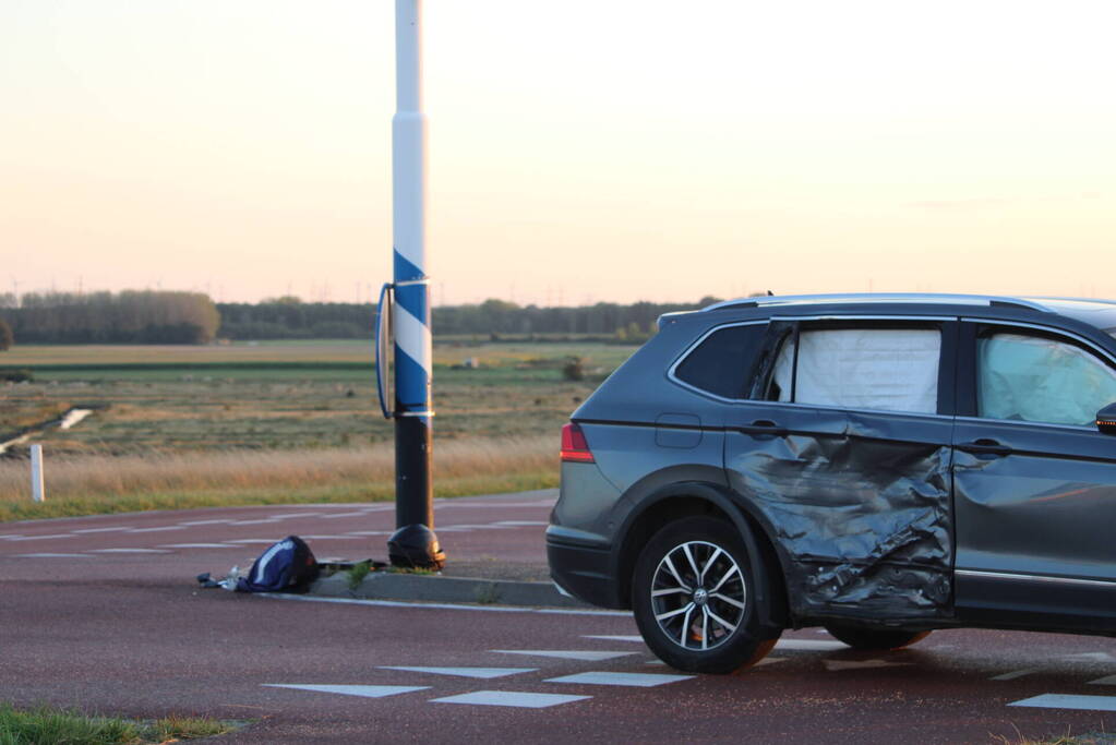 Persoon zwaargewond bij verkeersongeval