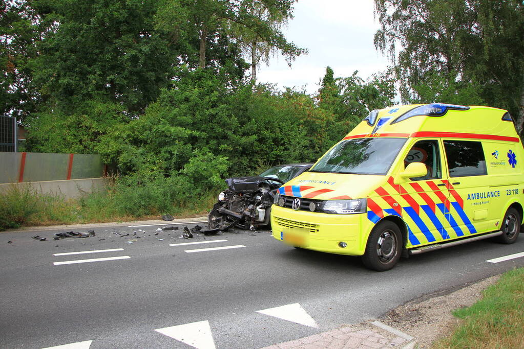 Veel schade na kop-staart aanrijding