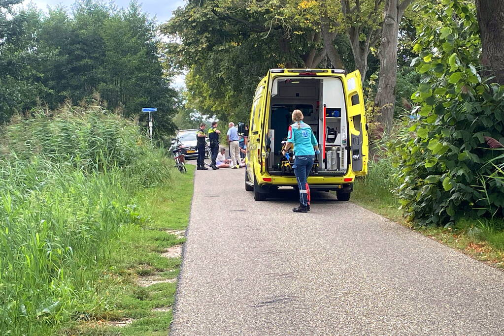 Fietser gevallen op asfalt