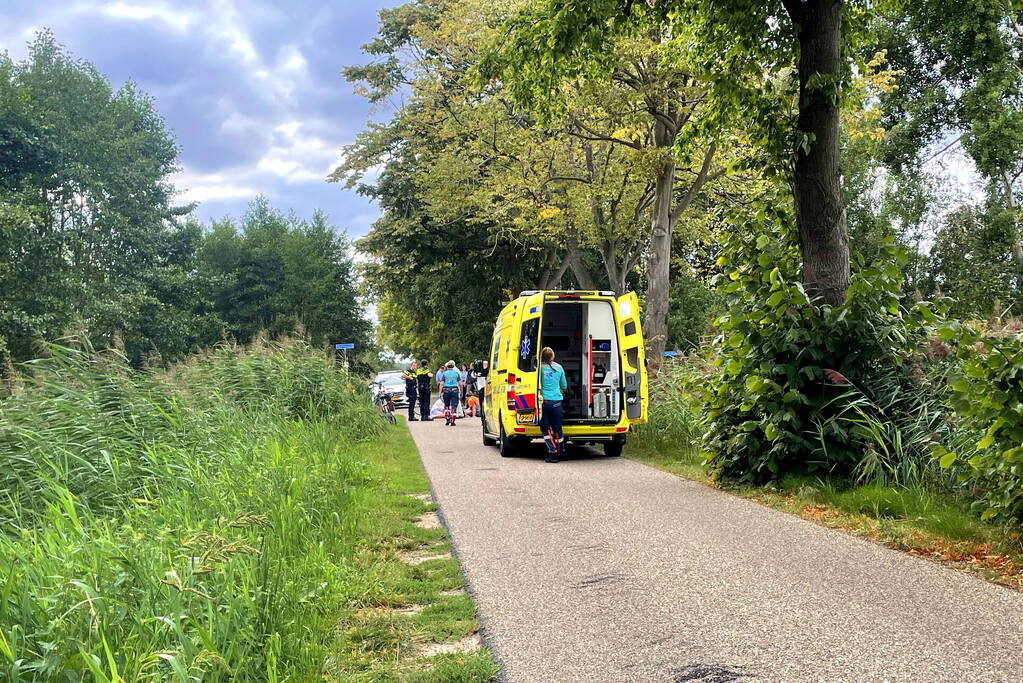 Fietser gevallen op asfalt