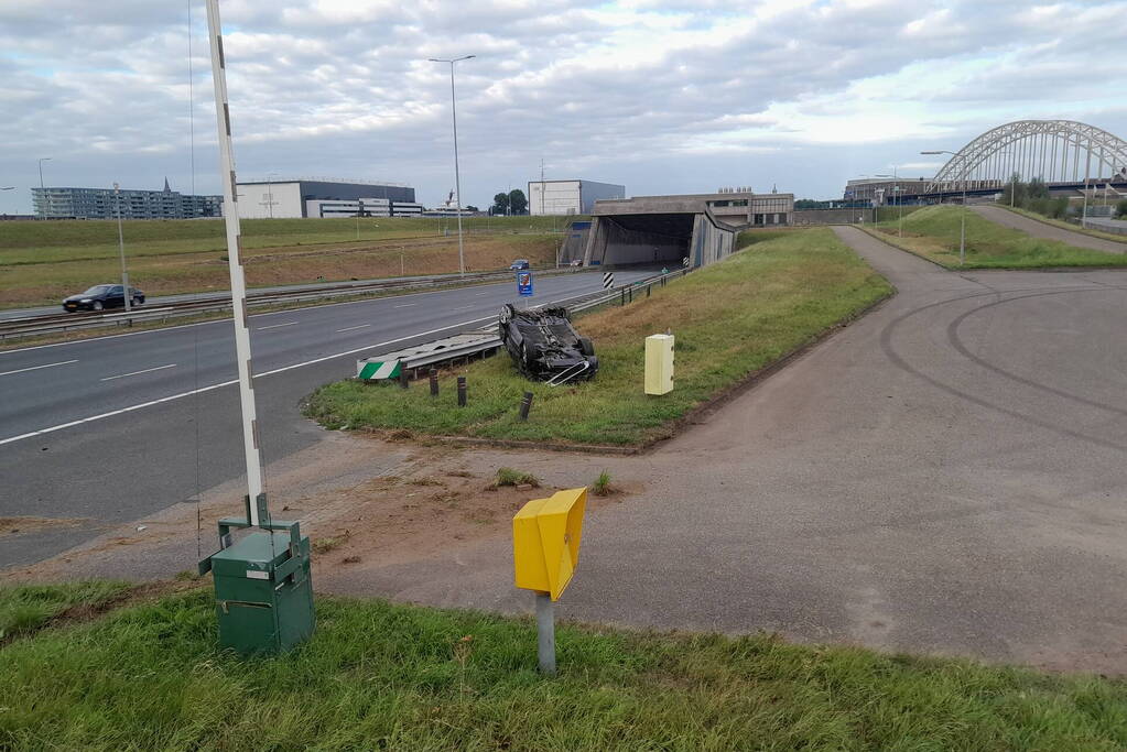 Flinke ravage door ongeval op snelweg