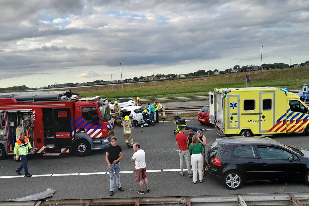 Flinke ravage door ongeval op snelweg