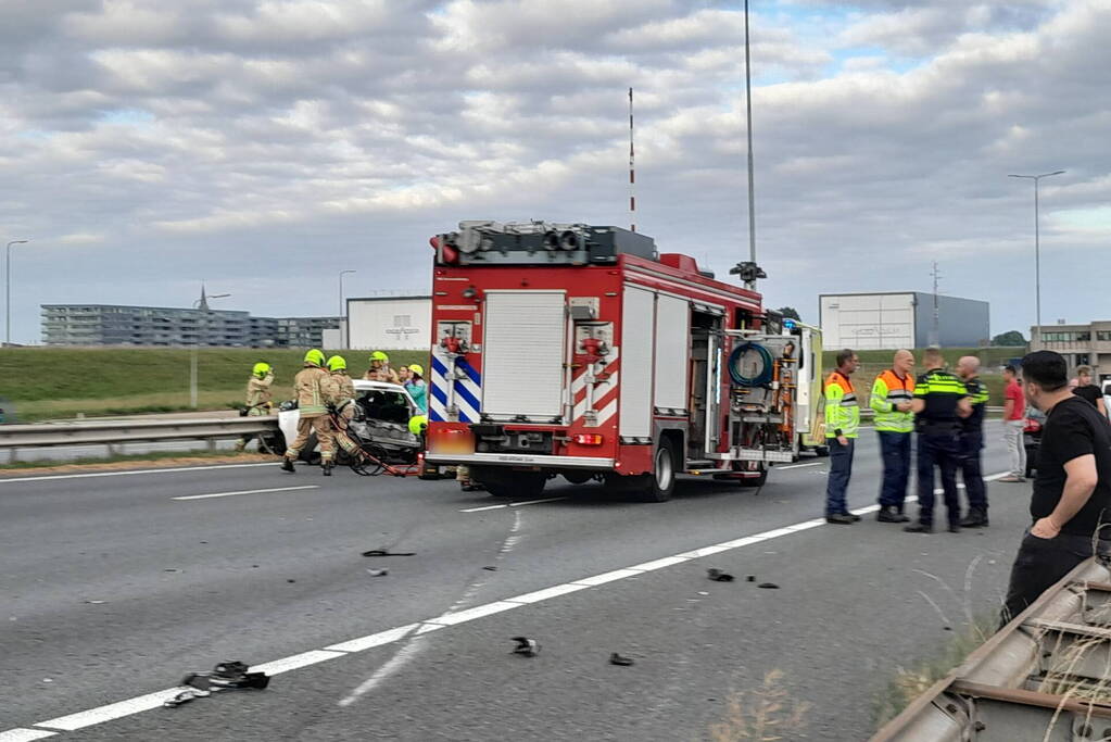 Flinke ravage door ongeval op snelweg