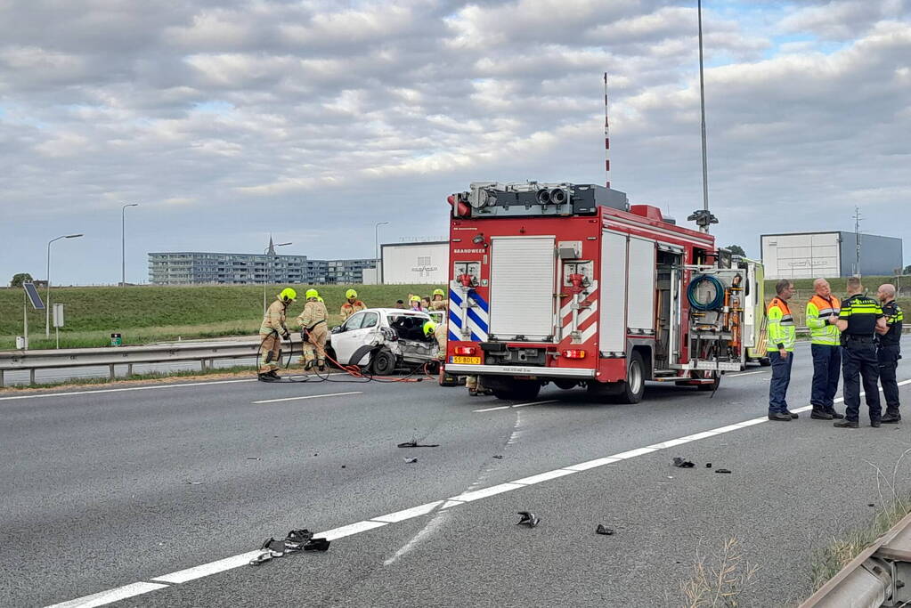 Flinke ravage door ongeval op snelweg