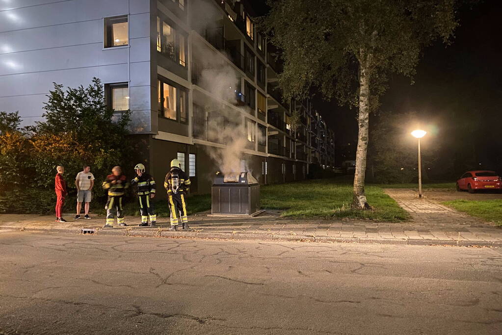 Veel rook bij brand in container