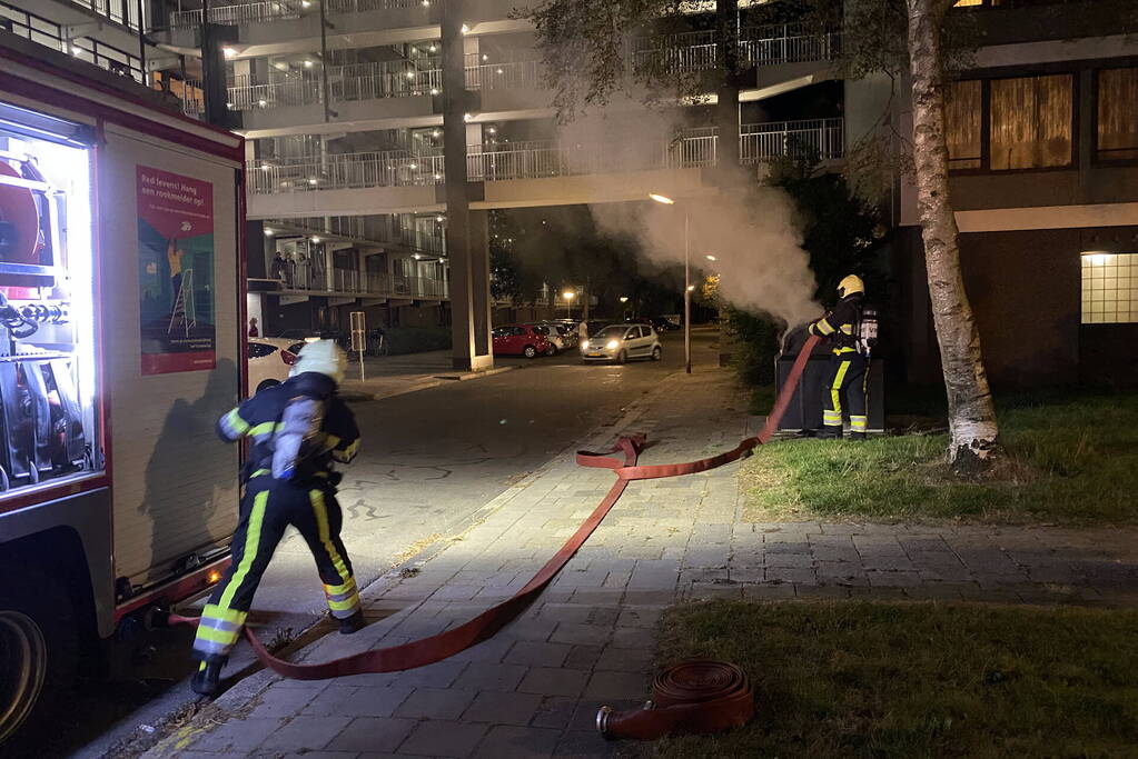 Veel rook bij brand in container