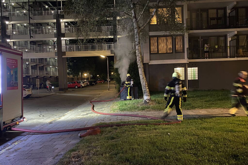 Veel rook bij brand in container