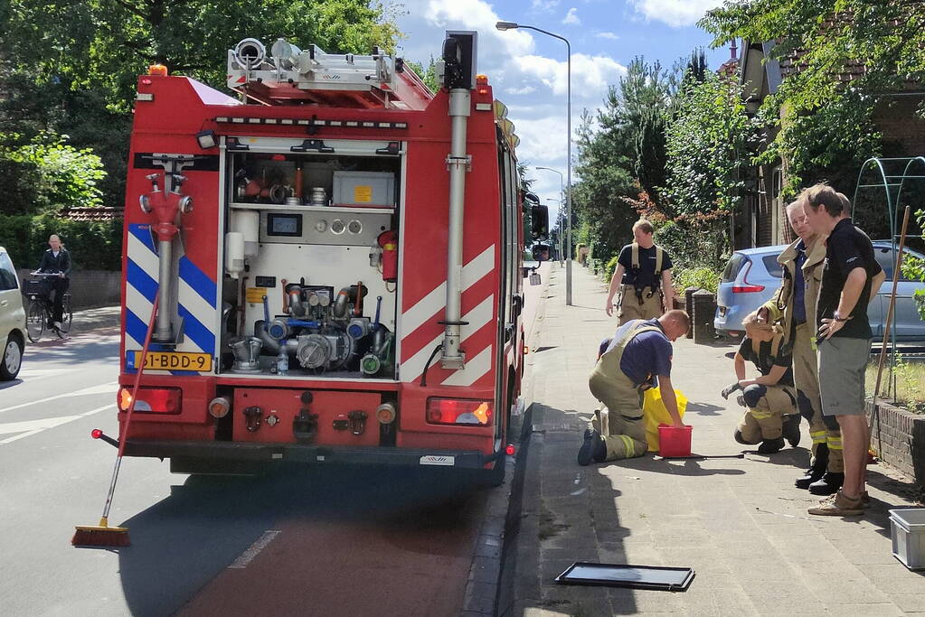 Brandweerwagen onderweg naar brand in botsing met auto