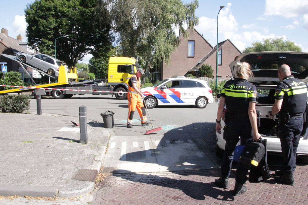 Politievoertuig slaat over de kop tijdens spoedrit