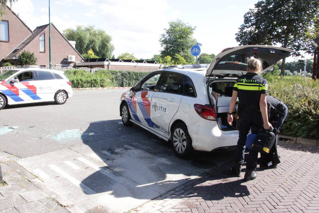 Politievoertuig slaat over de kop tijdens spoedrit
