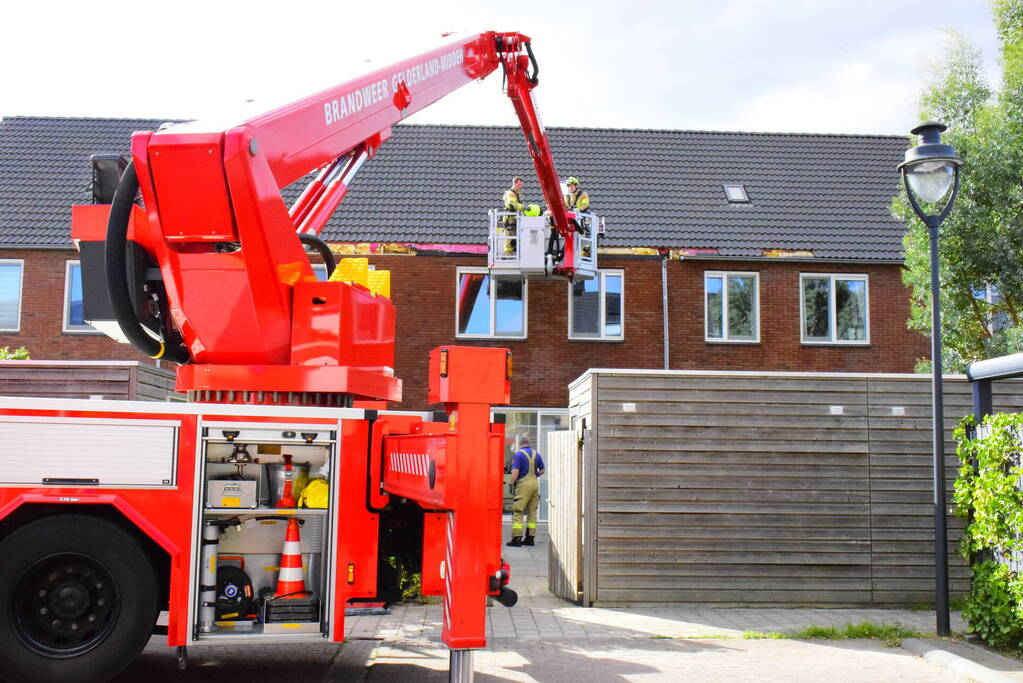 Brand in spouwmuur laait weer op