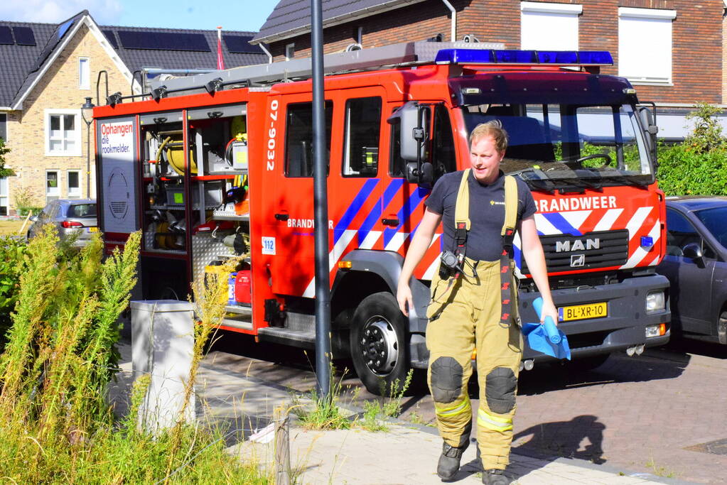 Brand in spouwmuur laait weer op