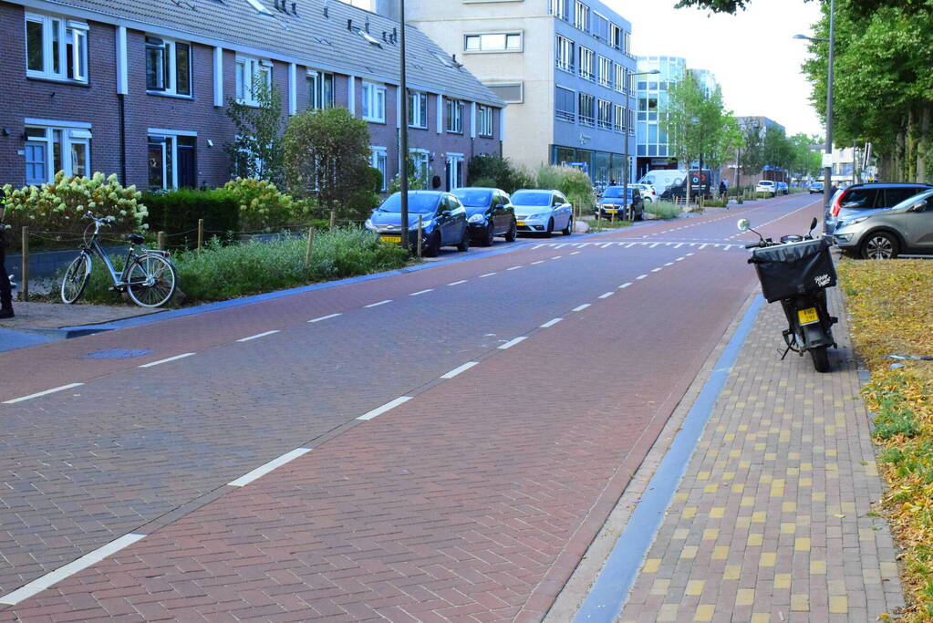 Bezorger en fietser in botsing