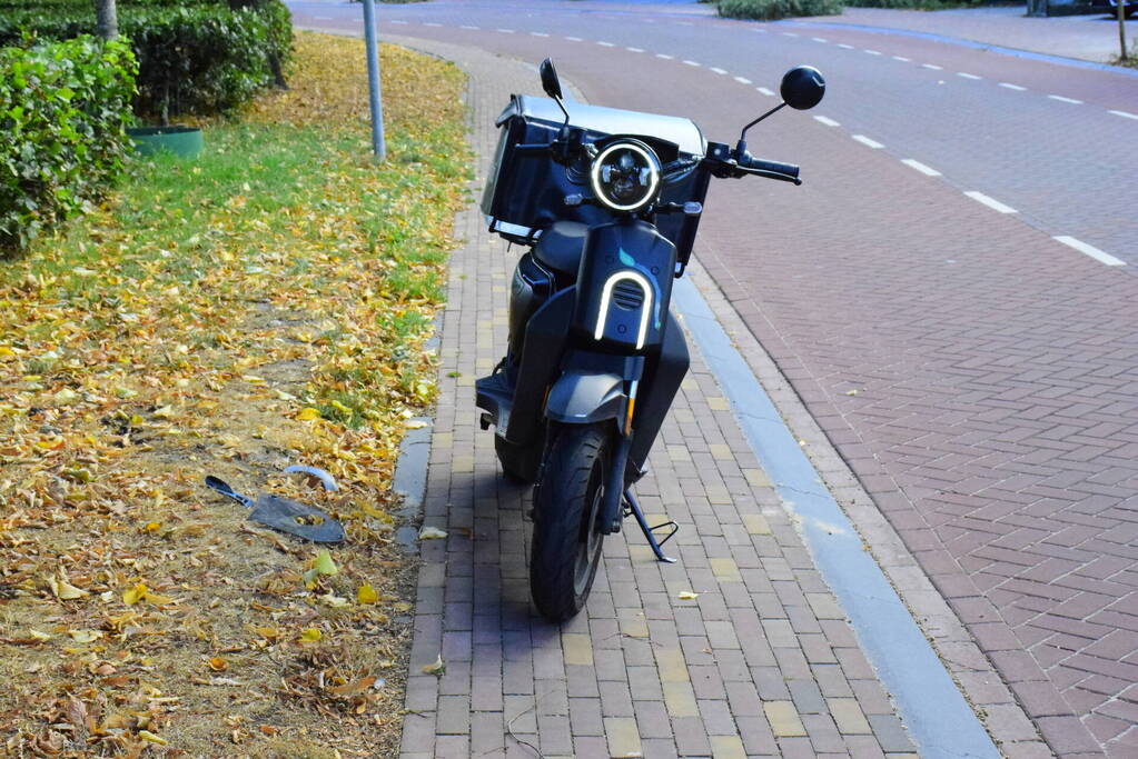 Bezorger en fietser in botsing