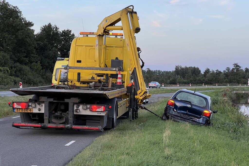 Gewonde nadat auto in water belandt