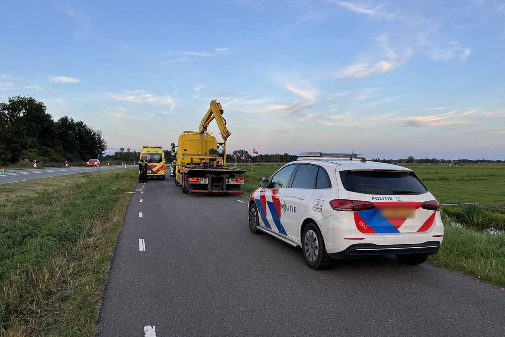 Gewonde nadat auto in water belandt