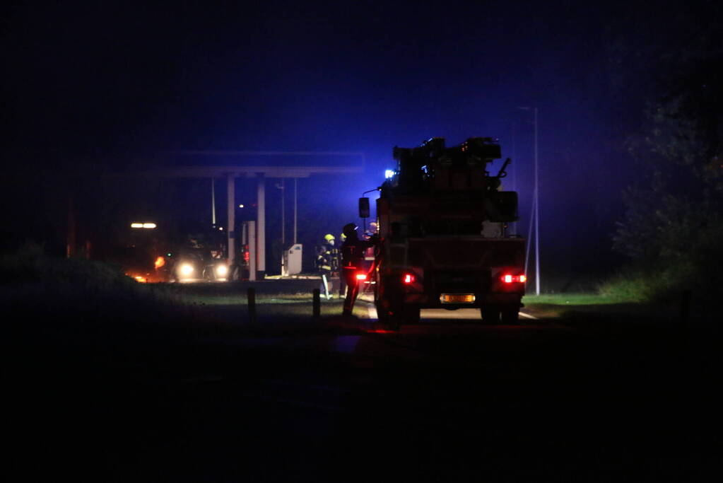 Dode bij brand in tankstation na ongeval