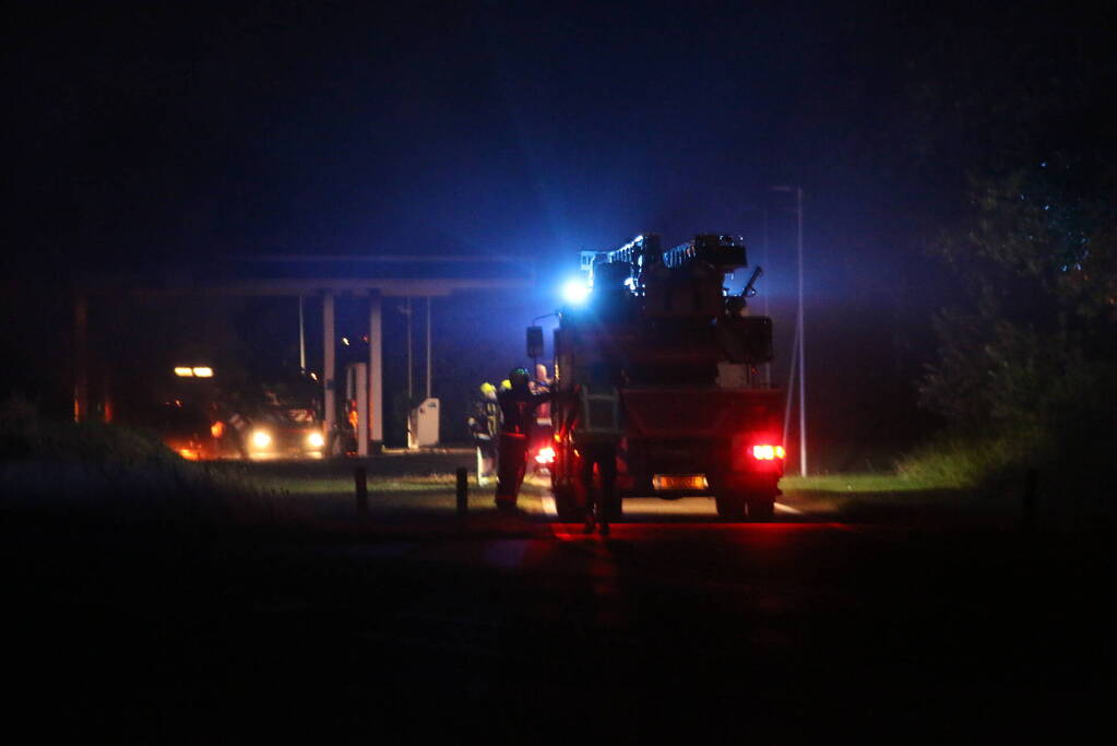Dode bij brand in tankstation na ongeval