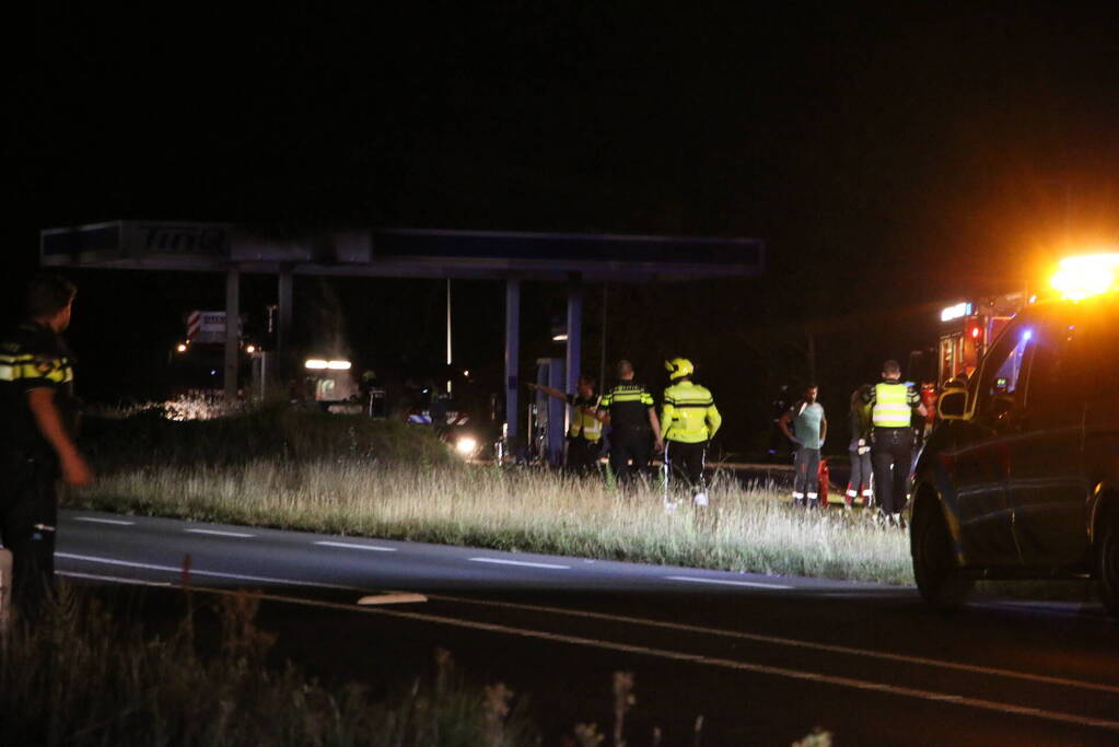 Dode bij brand in tankstation na ongeval