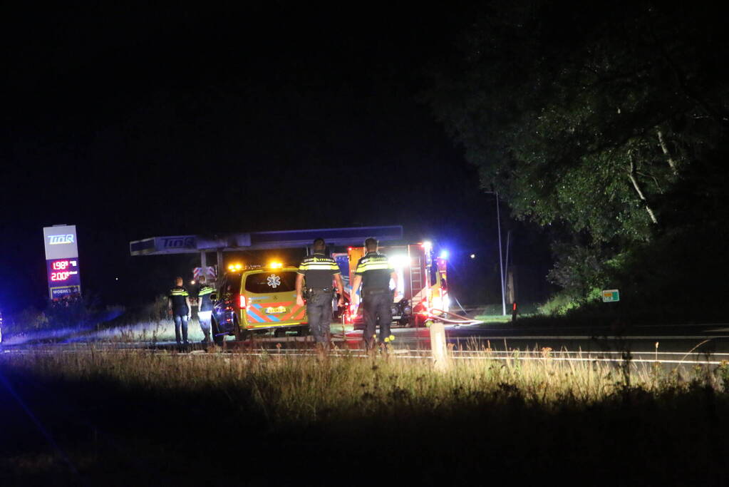 Dode bij brand in tankstation na ongeval