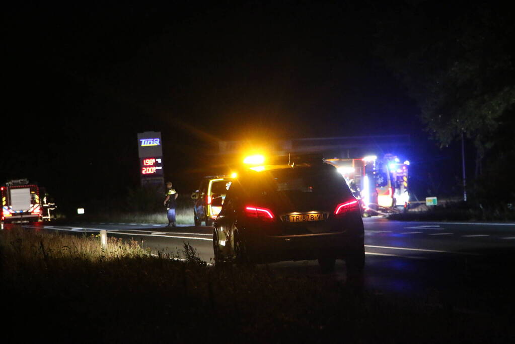 Dode bij brand in tankstation na ongeval