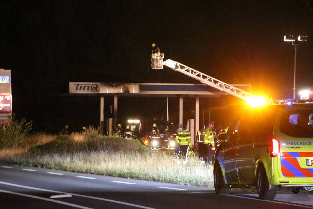 Dode bij brand in tankstation na ongeval