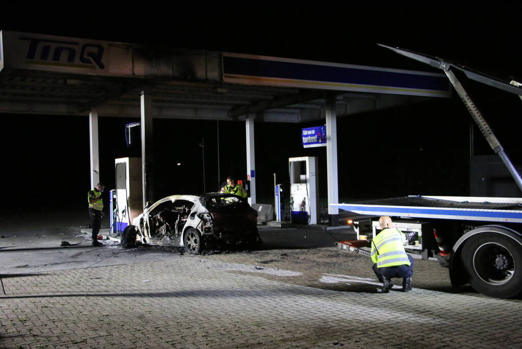 Dode bij brand in tankstation na ongeval