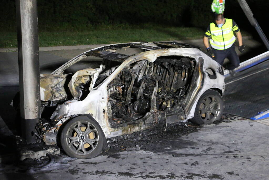 Dode bij brand in tankstation na ongeval