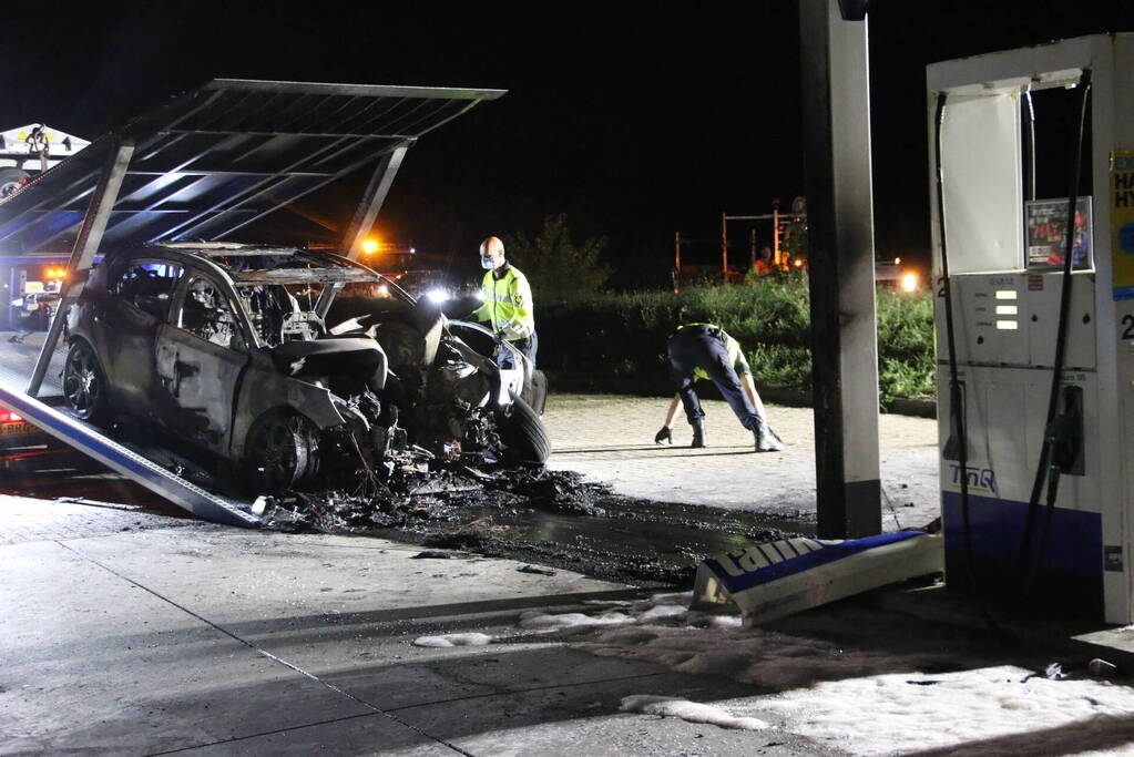Dode bij brand in tankstation na ongeval