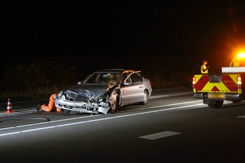 Auto klapt op politieauto