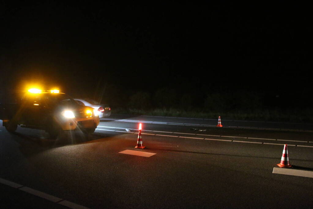 Auto klapt op politieauto