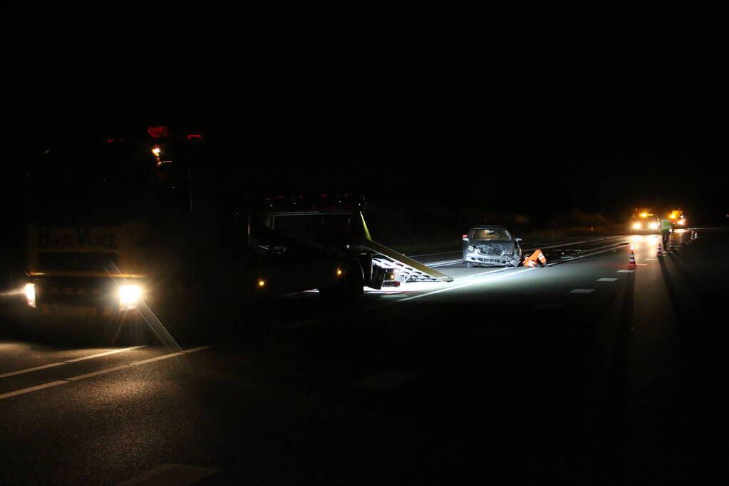 Auto klapt op politieauto