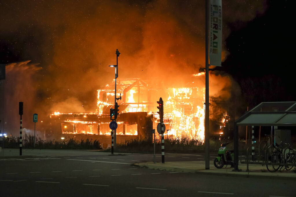 Wegrestaurant Onderweg verwoest door uitslaande brand