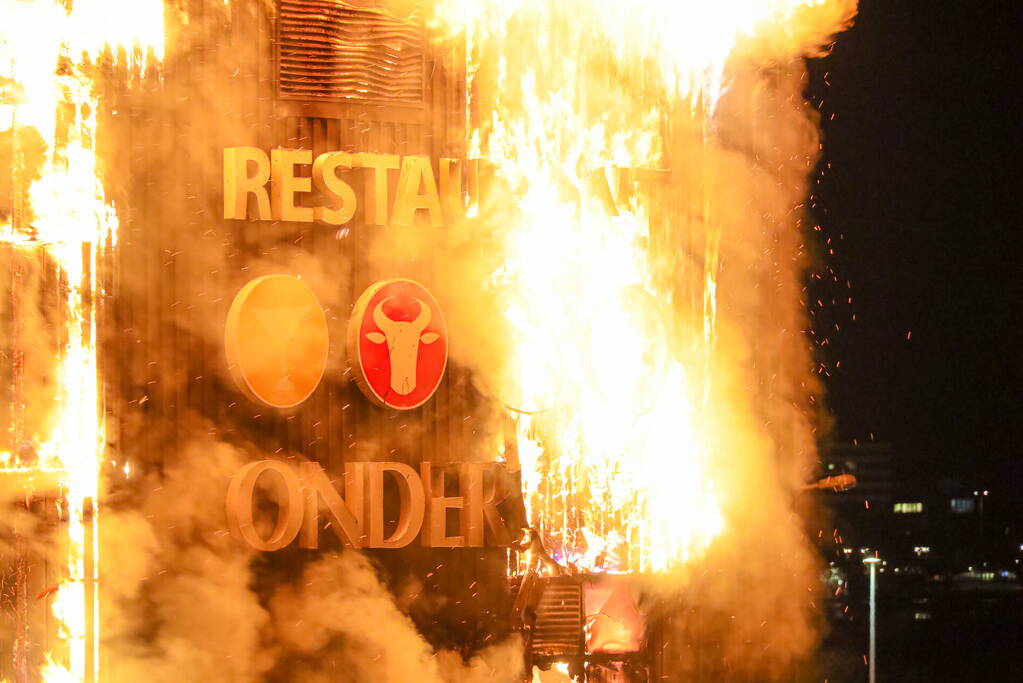 Wegrestaurant Onderweg verwoest door uitslaande brand