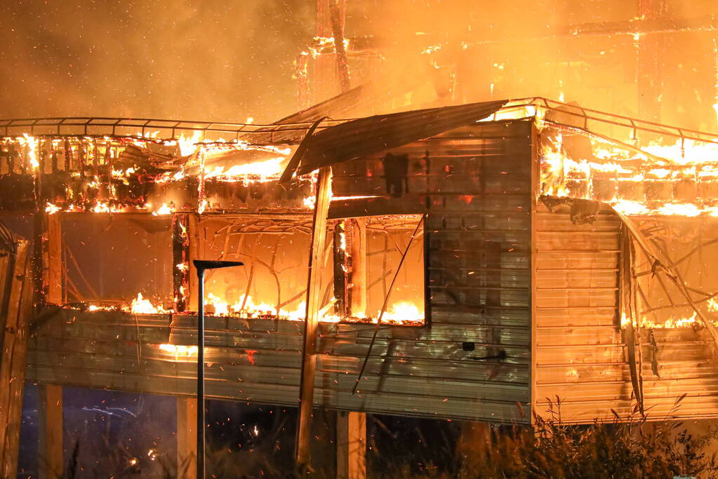 Wegrestaurant Onderweg verwoest door uitslaande brand